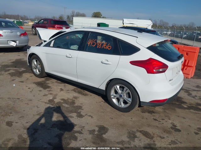 Ford FOCUS SE 2015 1FADP3K26FL204215 Image 3
