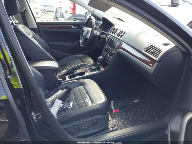 44549101 :رقم المزاد ، 1VWCH7A34DC040221 vin ، 2013 Volkswagen Passat 2.5l Sel Premium مزاد بيع