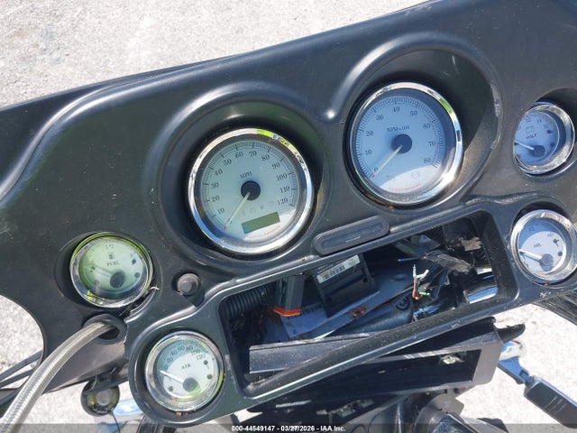 2011 HARLEY-DAVIDSON FLHX 1HD1KB41XBB615884 Photo 6