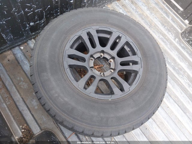 44549243 :رقم المزاد ، 2GTEC19T3X1528968 vin ، 1999 Gmc Sierra 1500 Sle مزاد بيع