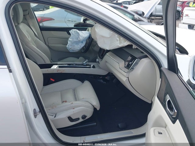 2022 VOLVO XC60 YV4L12DL0N1046422 Photo 4