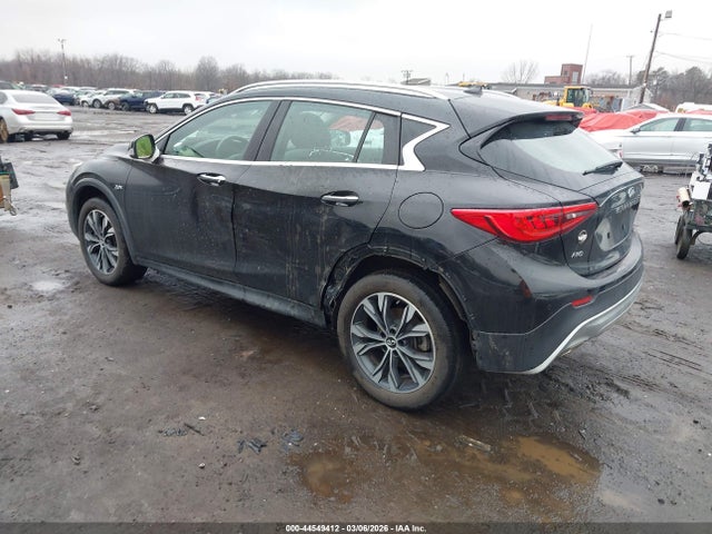 2018 INFINITI QX30 SJKCH5CR3JA056780 Photo 2