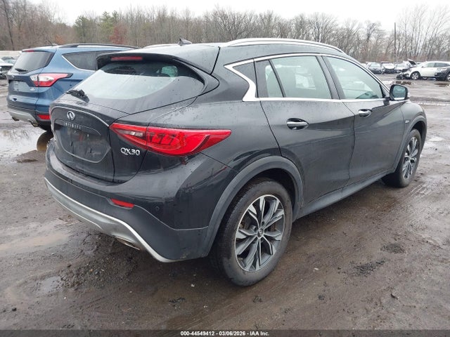 2018 INFINITI QX30 SJKCH5CR3JA056780 Photo 3