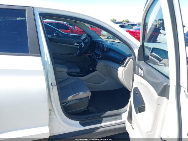 KM8J23A48KU974690 Hyundai TUCSON SE