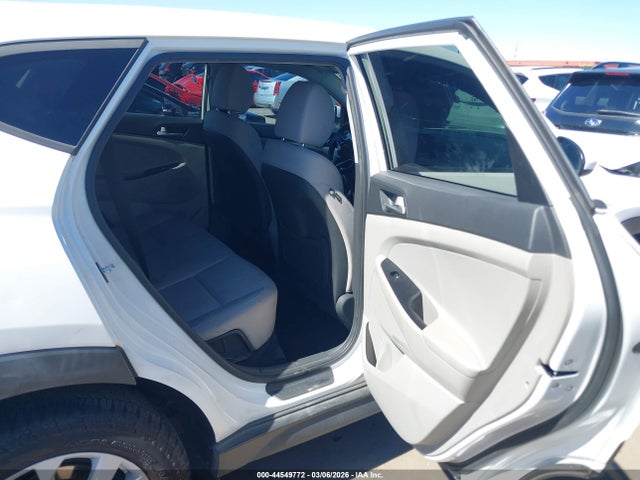 KM8J23A48KU974690 Hyundai TUCSON SE