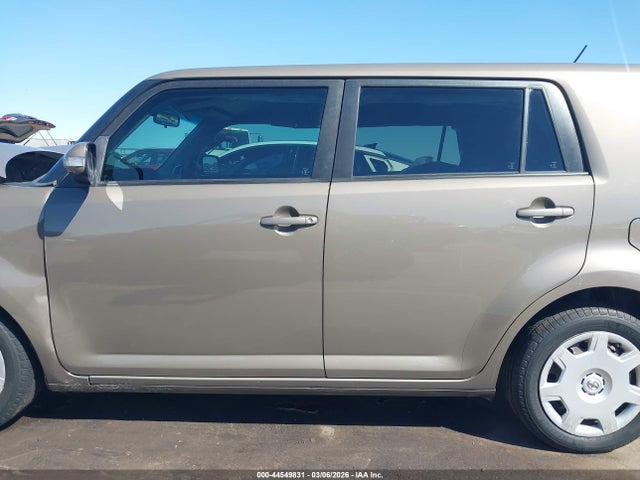 Scion XB 2014 JTLZE4FE2EJ059754 Image 14