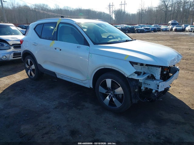 2021 VOLVO XC40 YV4162UK7M2583085