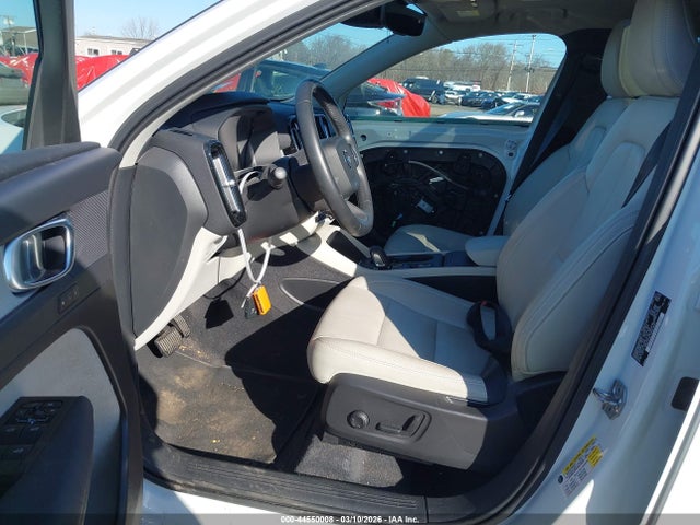 2021 VOLVO XC40 YV4162UK7M2583085 Photo 4