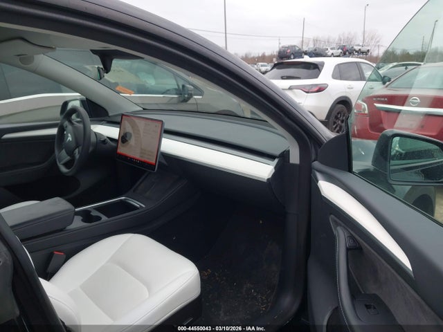 2023 TESLA MODEL Y 7SAYGDEE4PF667369 Photo 4