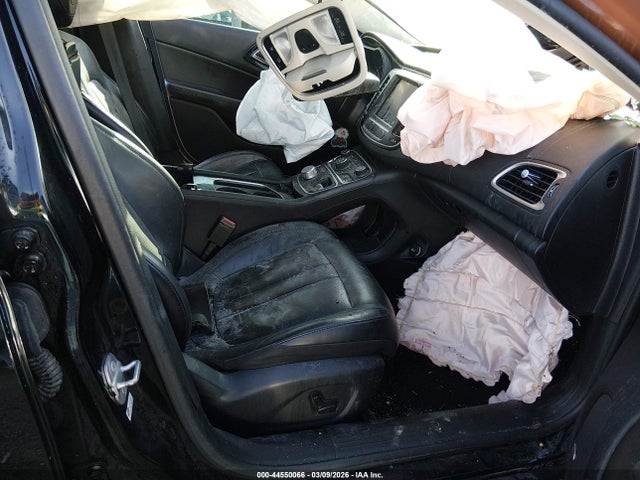 Продажа на аукционе авто 2015 Chrysler 200 C, vin: 1C3CCCCG5FN713619, номер лота: 44550066