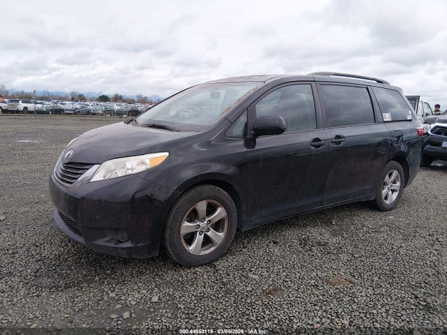 Toyota Sienna Le 8 Passenger 2015 5TDKK3DCXFS595938 Image 2