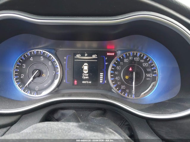 2015 Chrysler 200 Limited მანქანა იყიდება აუქციონზე, vin: 1C3CCCAB7FN564105, აუქციონის ნომერი: 44550120
