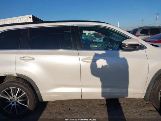 Toyota Highlander Se 2018 5TDJZRFH7JS539693 Image 14