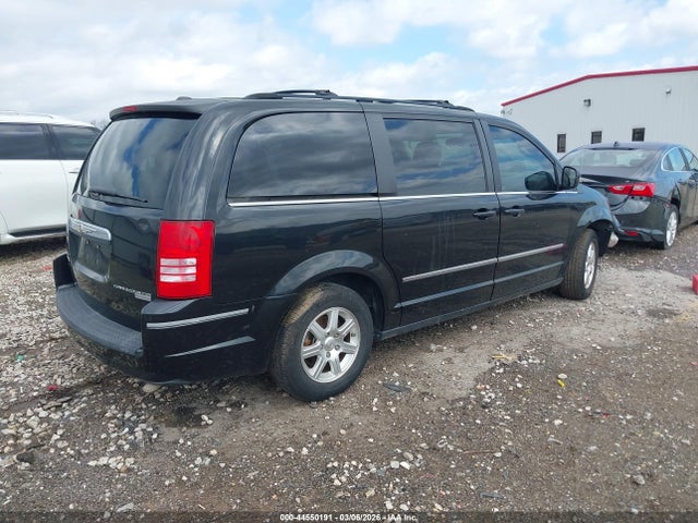 2010 CHRYSLER TOWN & COUNTRY 2A4RR5D15AR102683 Photo 3