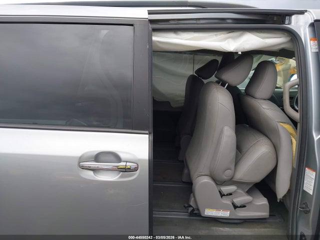 2016 TOYOTA SIENNA 5TDDK3DC6GS130566 Photo 7