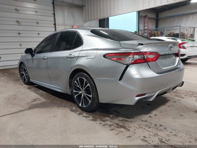 2018 TOYOTA CAMRY 4T1B11HK7JU655831 Photo 2