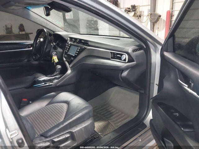 2018 TOYOTA CAMRY 4T1B11HK7JU655831 Photo 4