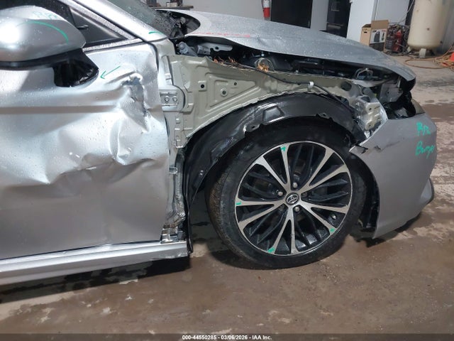2018 TOYOTA CAMRY 4T1B11HK7JU655831 Photo 5