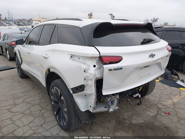 2024 CHEVROLET BLAZER EV 3GNKDCRJ6RS203496 Photo 2