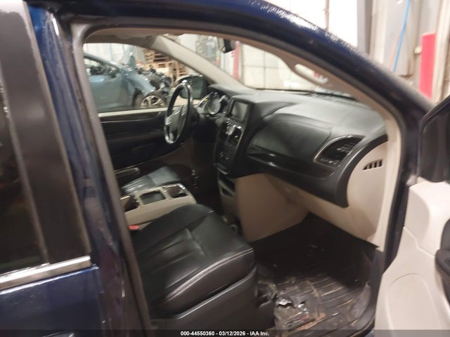 2015 Chrysler Town & Country Touring მანქანა იყიდება აუქციონზე, vin: 2C4RC1BG9FR627647, აუქციონის ნომერი: 44550360