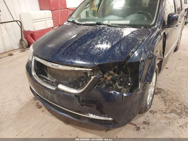 2015 Chrysler Town & Country Touring მანქანა იყიდება აუქციონზე, vin: 2C4RC1BG9FR627647, აუქციონის ნომერი: 44550360