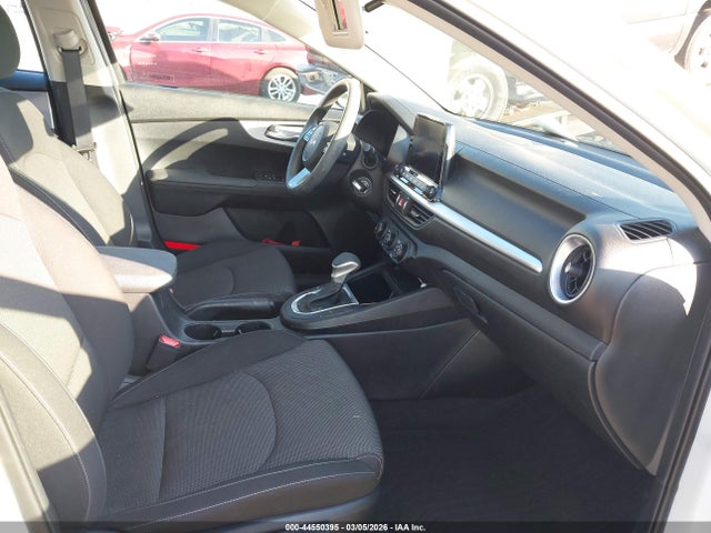 2024 Kia Forte Lxs მანქანა იყიდება აუქციონზე, vin: 3KPF24ADXRE723808, აუქციონის ნომერი: 44550395