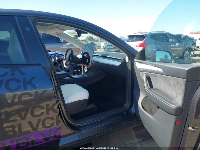 7SAYGDEE1RA300266 Tesla Model Y Long Range Dual Motor All-wheel Drive