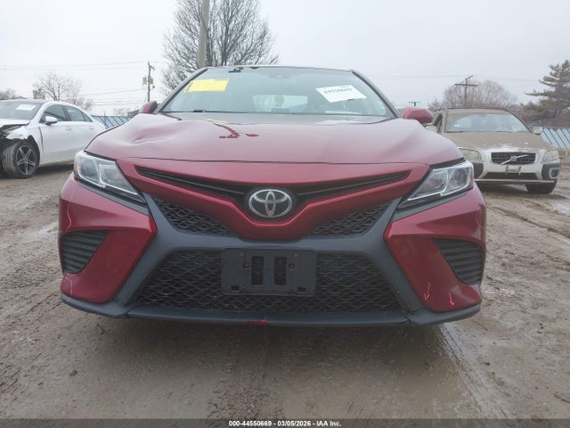 Продажа на аукционе авто 2018 Toyota Camry Se, vin: 4T1B11HK3JU550221, номер лота: 44550669