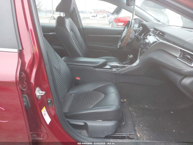 Продажа на аукционе авто 2018 Toyota Camry Se, vin: 4T1B11HK3JU550221, номер лота: 44550669