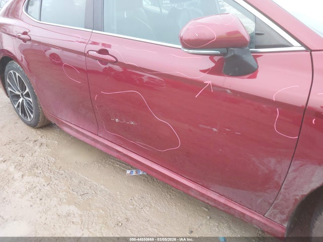 Продажа на аукционе авто 2018 Toyota Camry Se, vin: 4T1B11HK3JU550221, номер лота: 44550669