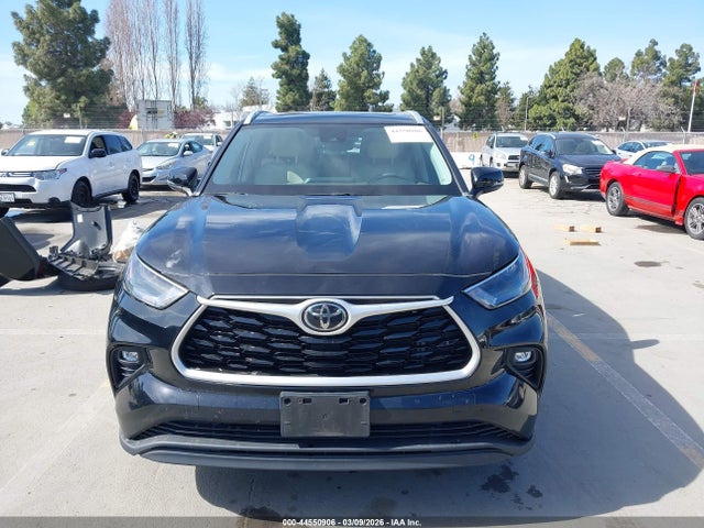 5TDHZRBH3NS169319 Toyota Highlander Xle