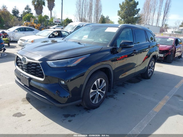 5TDHZRBH3NS169319 Toyota Highlander Xle