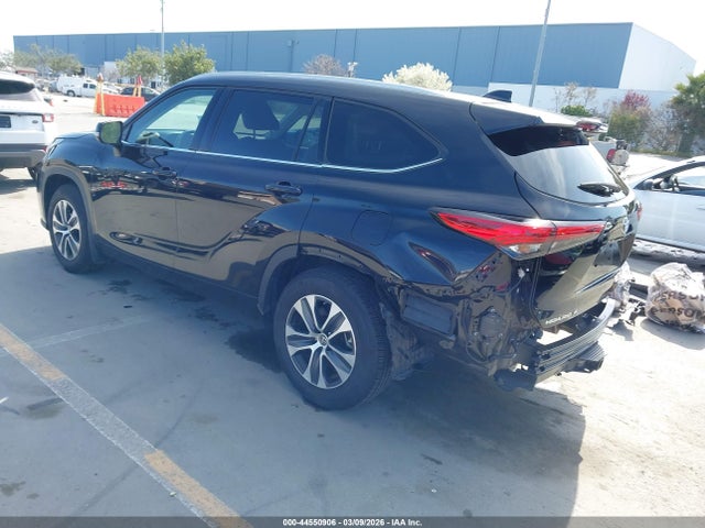 5TDHZRBH3NS169319 Toyota Highlander Xle