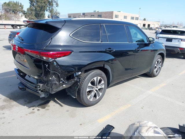 5TDHZRBH3NS169319 Toyota Highlander Xle