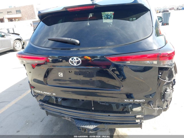 5TDHZRBH3NS169319 Toyota Highlander Xle