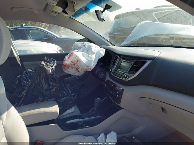 44550964 :رقم المزاد ، KM8J3CA44HU588323 vin ، 2017 Hyundai Tucson Se مزاد بيع