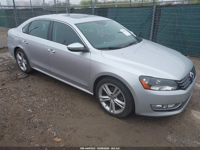 2012 Volkswagen Passat 3.6l V6 Sel Premium მანქანა იყიდება აუქციონზე, vin: 1VWCM7A36CC011667, აუქციონის ნომერი: 44551033