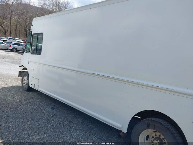 2015 FORD F-59 COMMERCIAL STRIPPED 1F66F5KY5F0A04680 Photo 2