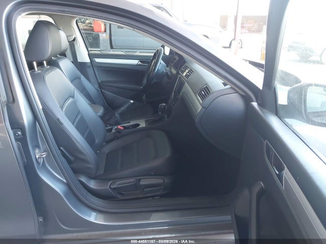 1VWLA7A31KC009364 Volkswagen Passat 2.0t Wolfsburg Edition