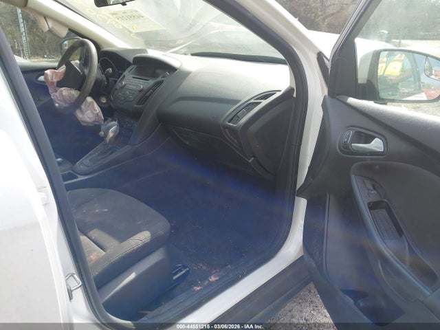 1FADP3F28HL316950 Ford FOCUS SE