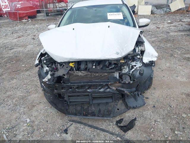 1FADP3F28HL316950 Ford FOCUS SE