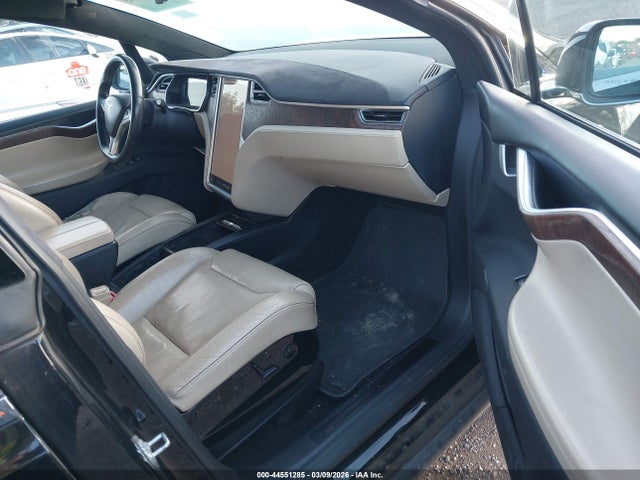2016 Tesla Model X 60d/70d/75d/90d/p100d მანქანა იყიდება აუქციონზე, vin: 5YJXCBE26GF008241, აუქციონის ნომერი: 44551285