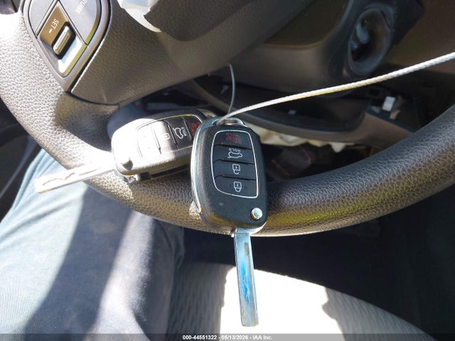 Продажа на аукционе авто 2017 Hyundai Santa Fe Sport 2.4l, vin: 5NMZTDLB8HH033438, номер лота: 44551322