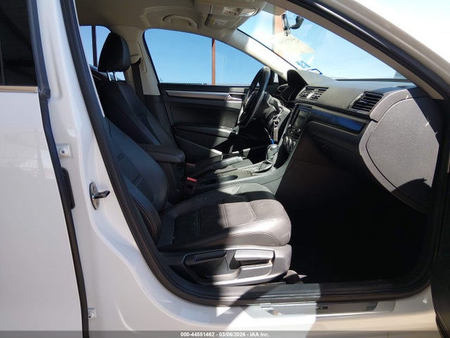 44551462 :رقم المزاد ، 1VWDT7A36HC075920 vin ، 2017 Volkswagen Passat 1.8t R-line مزاد بيع