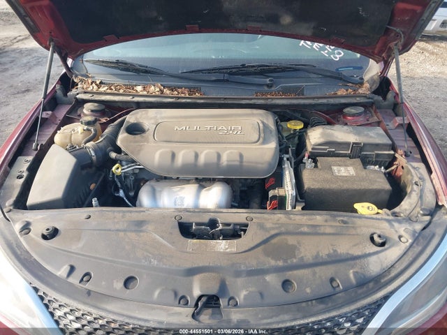 2015 Chrysler 200 Limited მანქანა იყიდება აუქციონზე, vin: 1C3CCCAB0FN691021, აუქციონის ნომერი: 44551501