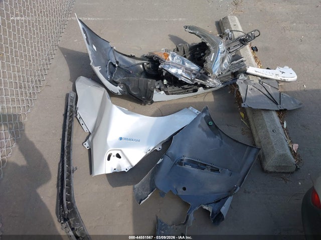 JTDKARFU9L3106499 Toyota Prius Le