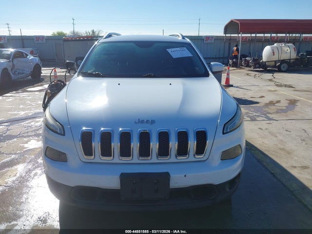 1C4PJLCB5GW281665 Jeep Cherokee Latitude