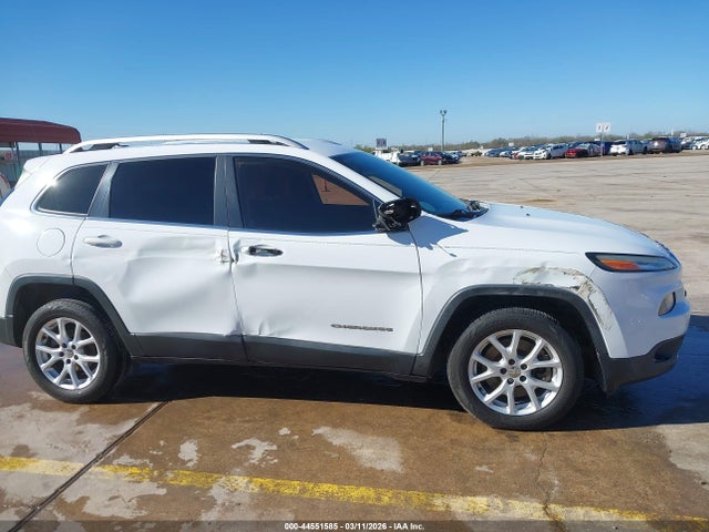 1C4PJLCB5GW281665 Jeep Cherokee Latitude