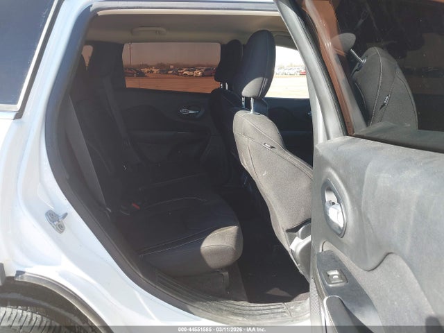 1C4PJLCB5GW281665 Jeep Cherokee Latitude