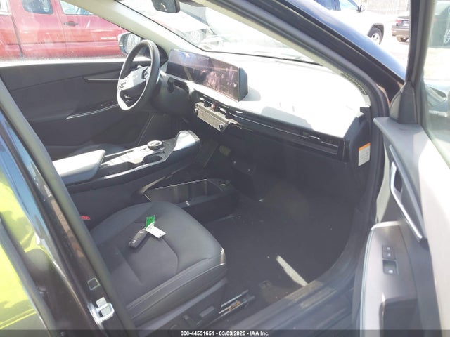 2022 KIA EV6 KNDC3DLC5N5069990 Photo 4